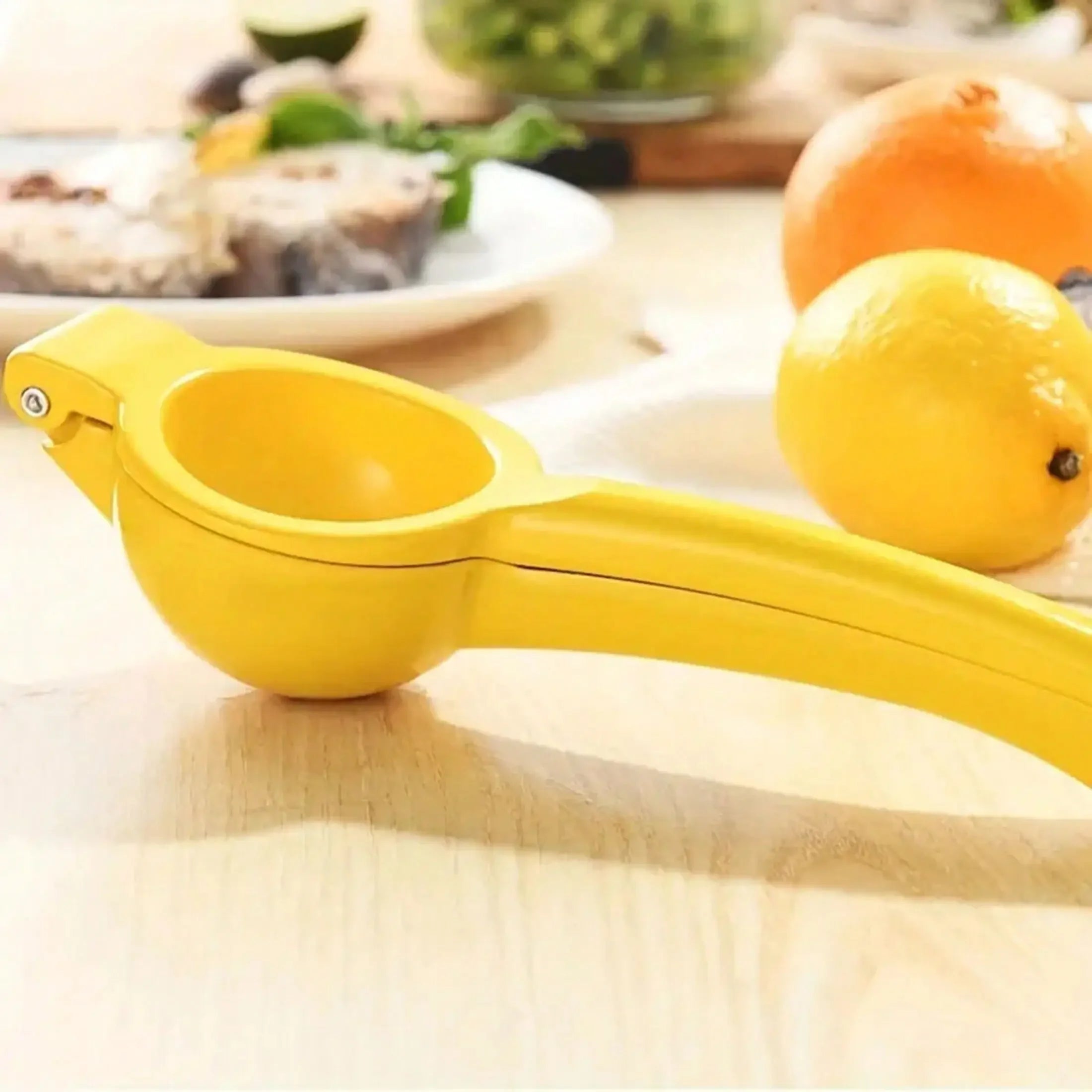 1pc, Multifunctional Citrus Juicer - Manual Hand Squeezer for Lemon, Orange, Grape - Kitchen Gadget for Easy Juicing